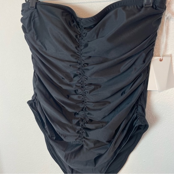 NWT Anthropologie Good American Strapless Ruched Swimsuit Size 5 - Picture 3 of 6